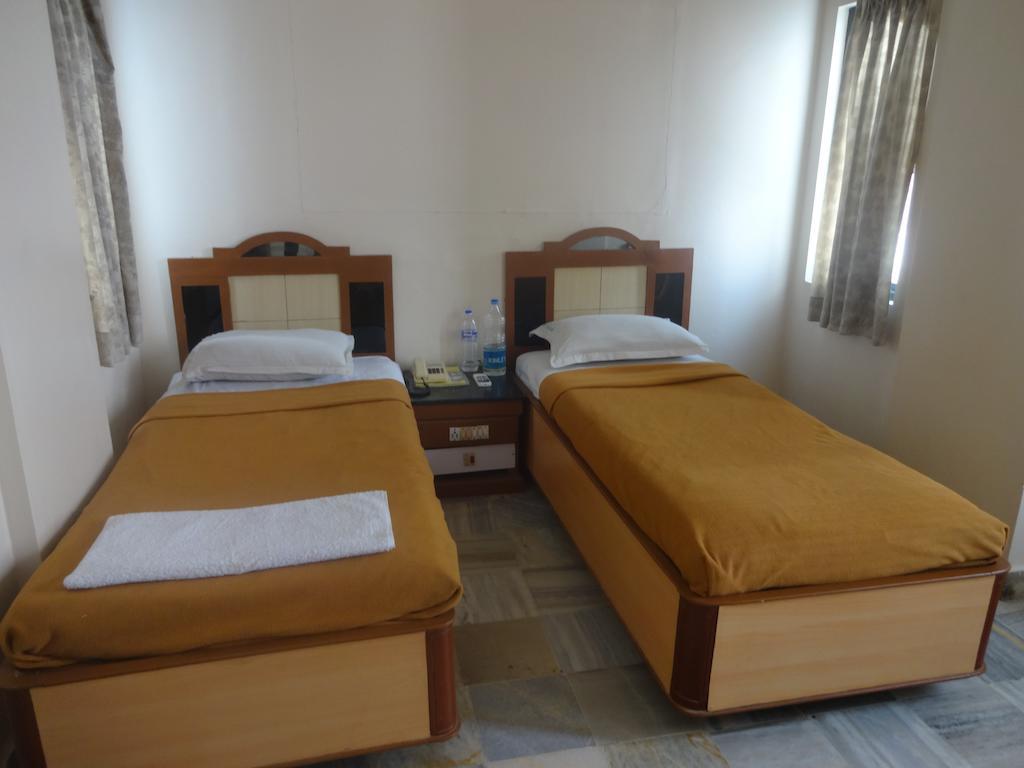 Hotel Vinayak Коимбаторе Стая снимка